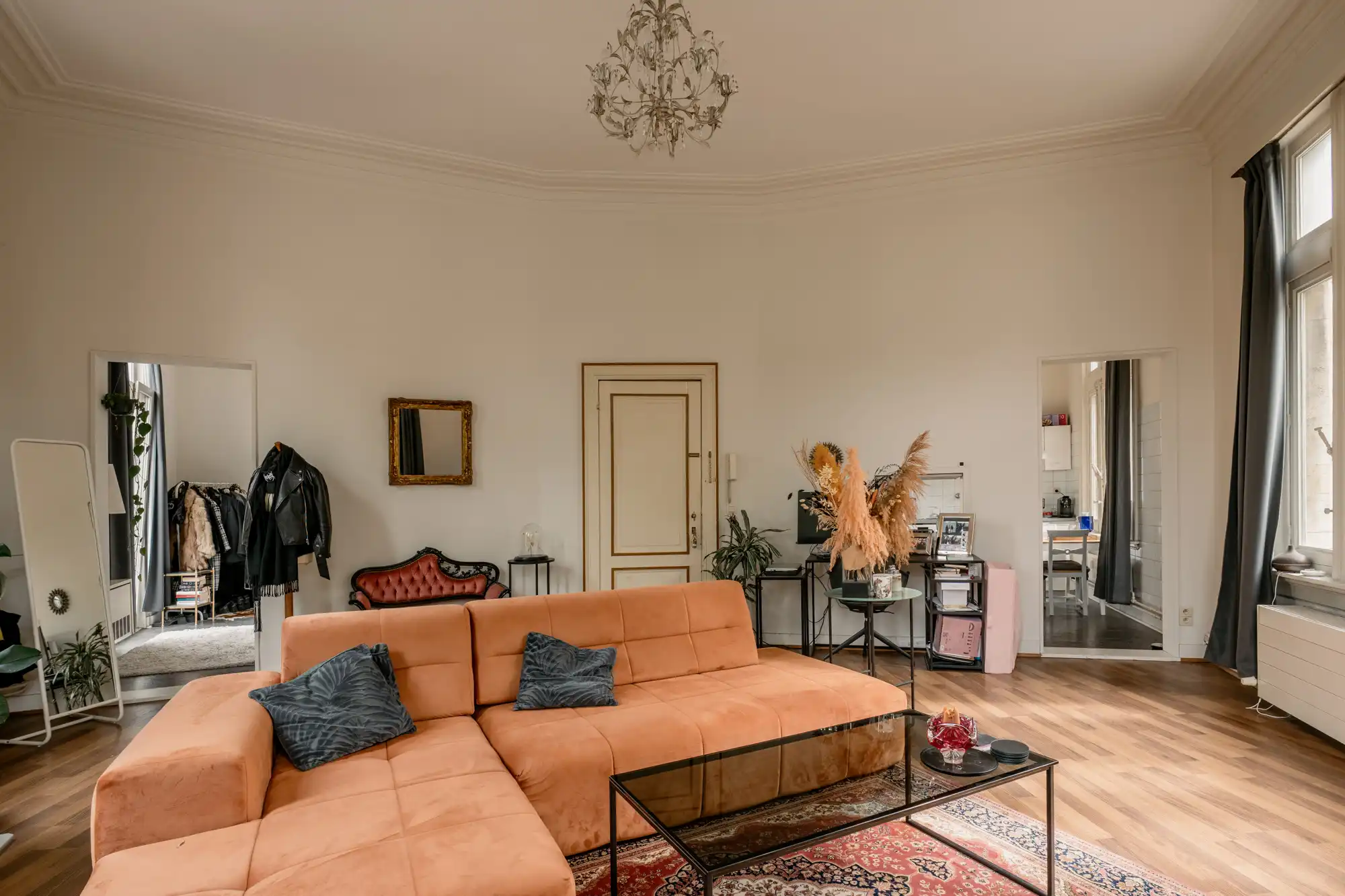 Eclectisch appartement in opvallend hoekgebouw ‘Den Wolf’ op Zurenborg. foto 6