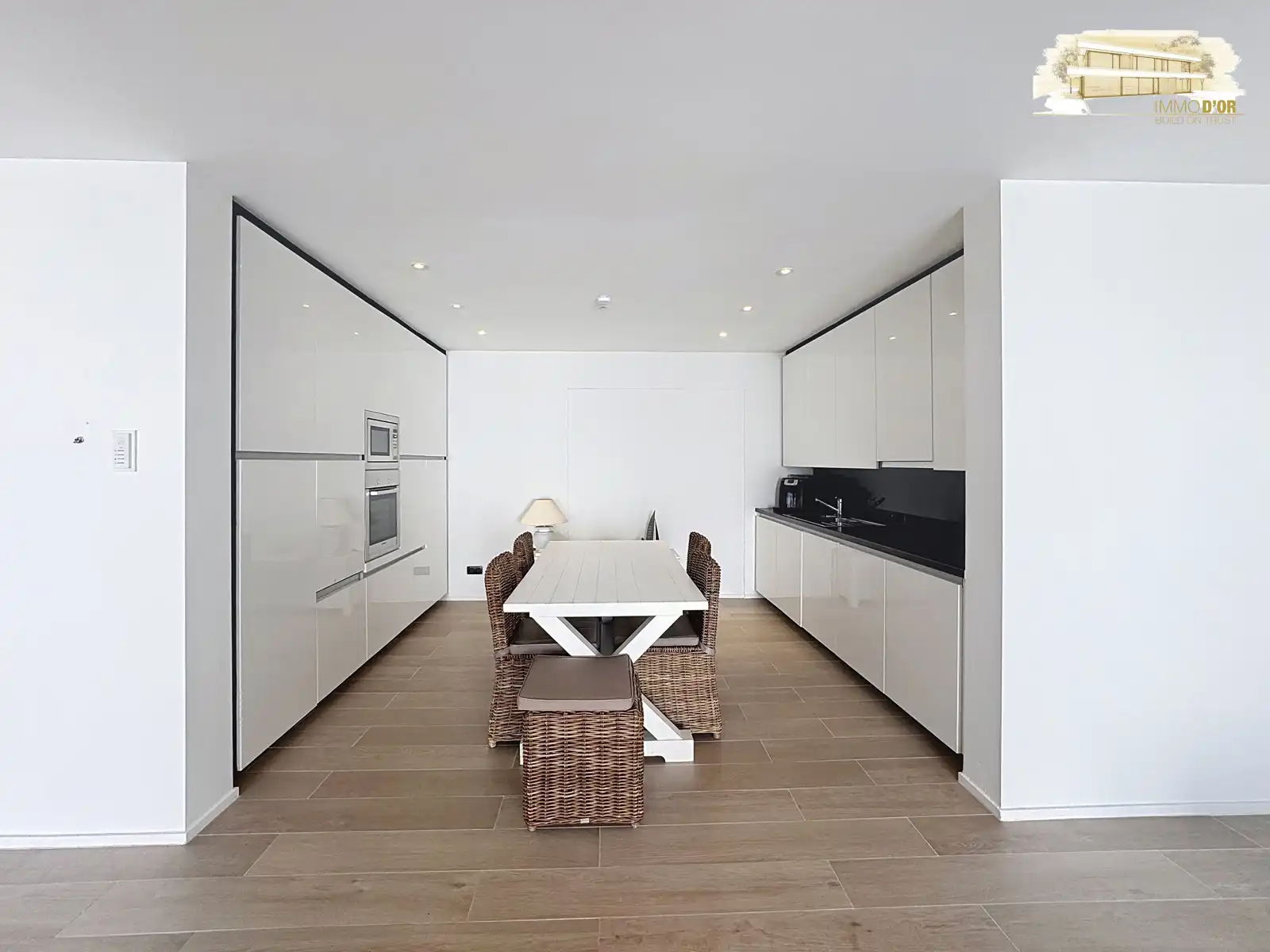 Gerenoveerd energiezuinig appartement met groot terras! foto {{pictureIndex}}