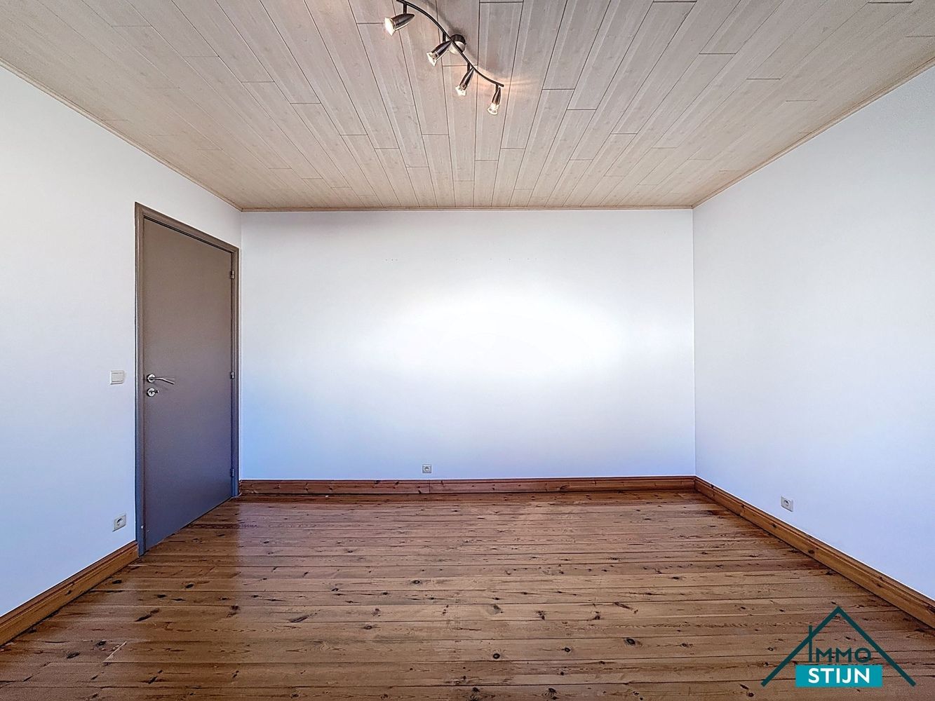 Centraal gelegen woning met garage foto 6