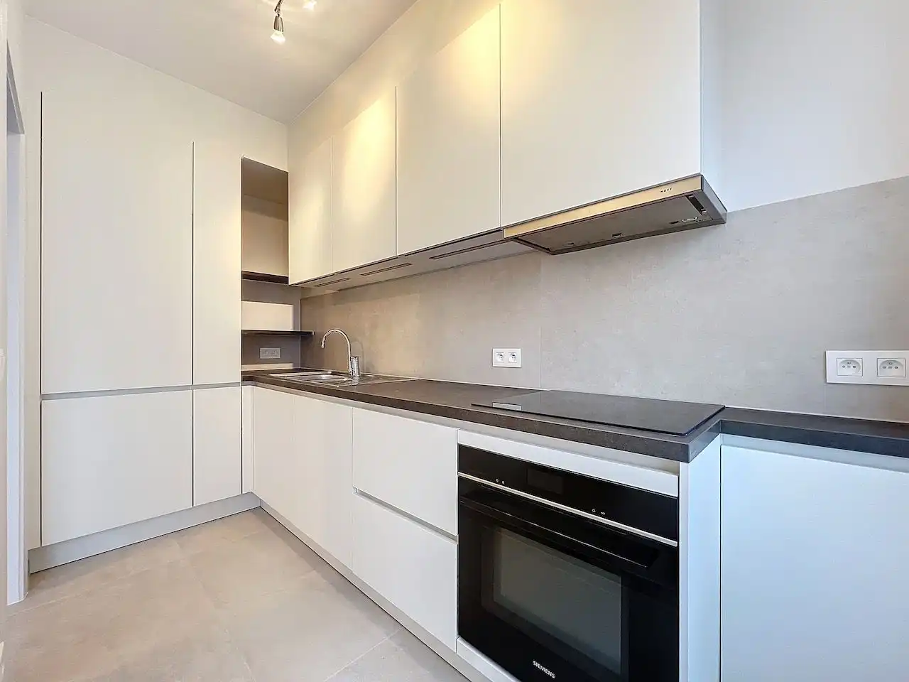 Instapklaar appartement met centrale ligging nabij het station in Heist foto 8