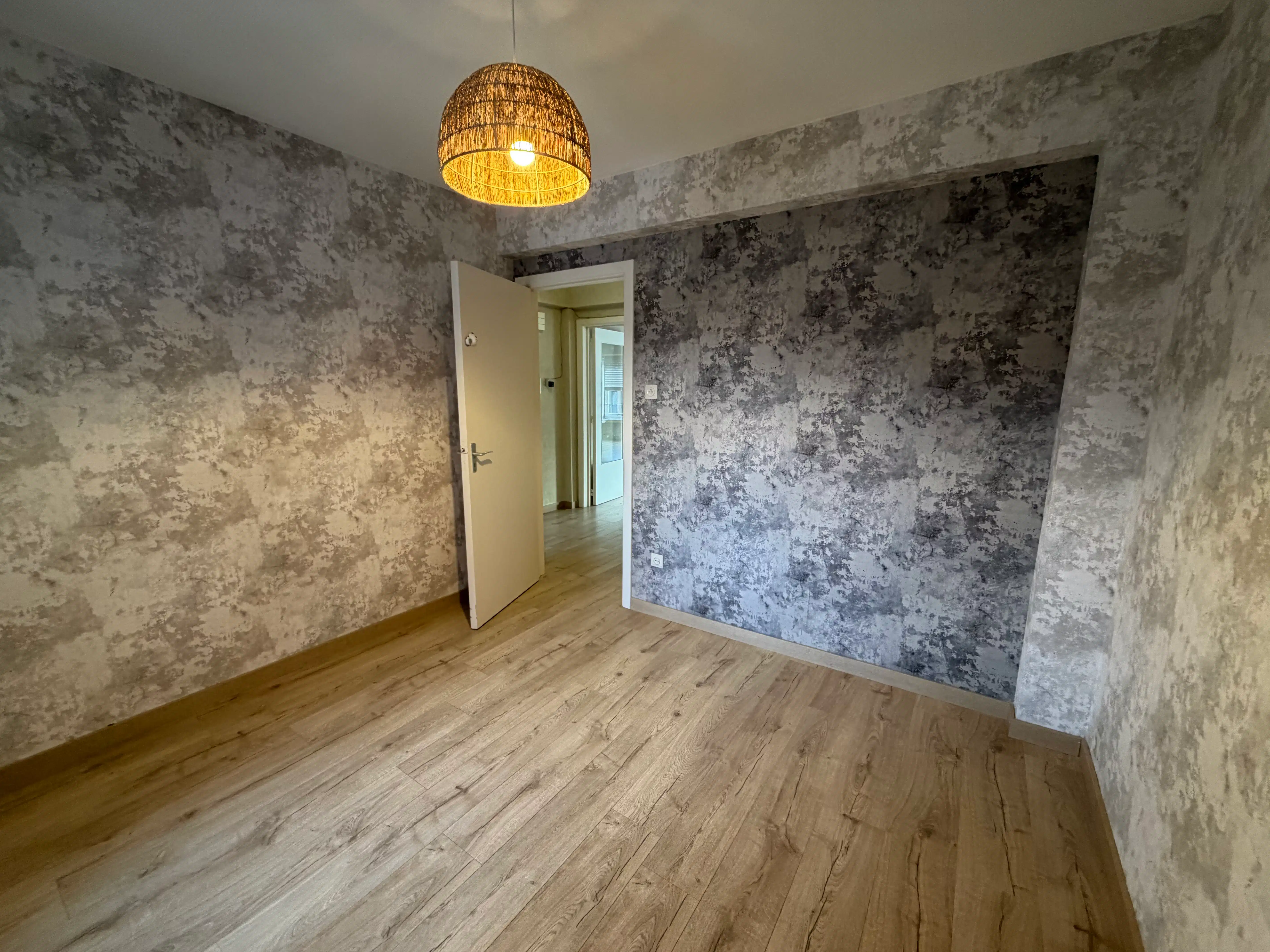 Goed onderhouden appartement met twee slaapkamers gelegen in een residentiële wijk. In een gebouw met lift. foto 14