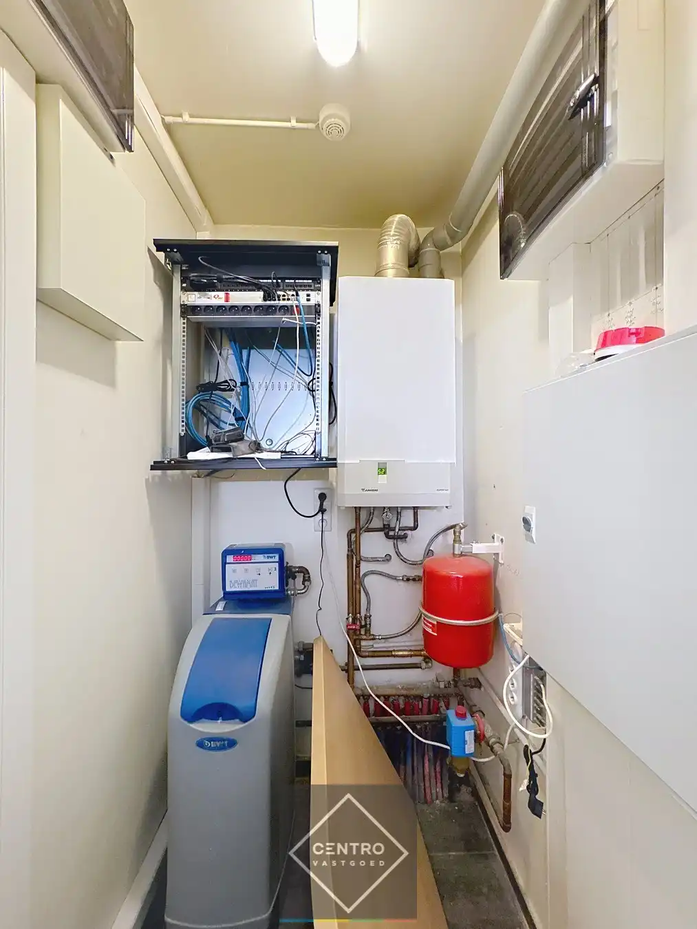 Commercieel gelegen handelspand met inpandige garage! foto 13