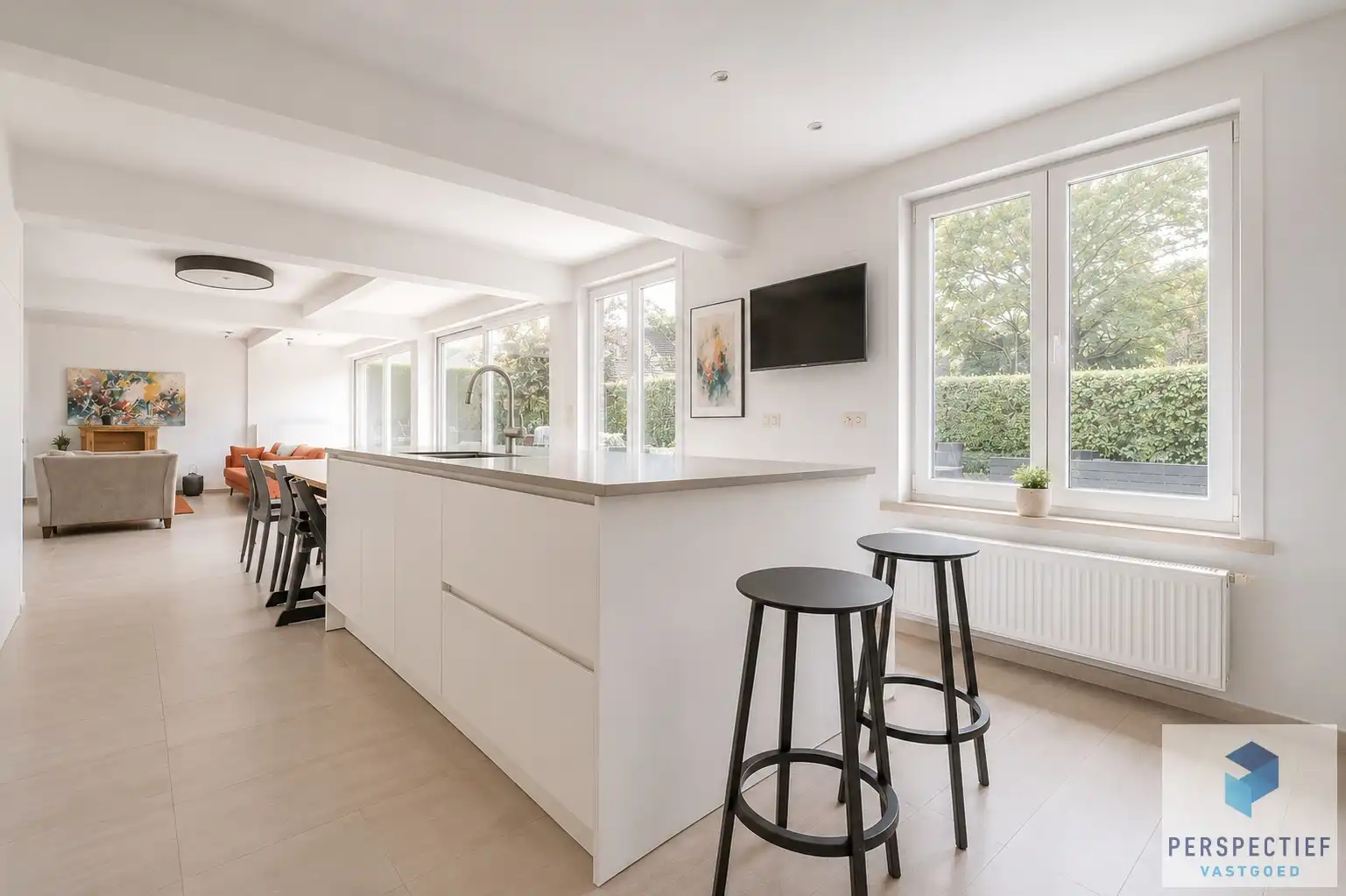 Ruime (254m²) instapklare gezinswoning met 4 slaapkamers, zwembad en poolhouse foto 15