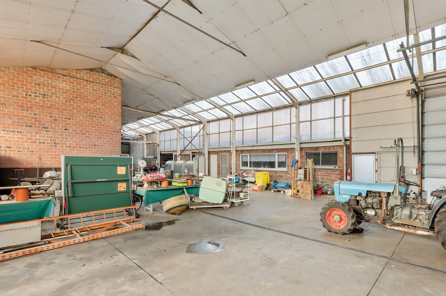 Ruime open bebouwing met loods en garages op ca. 1,7 ha – landelijke ligging in agrarisch gebied. foto 18