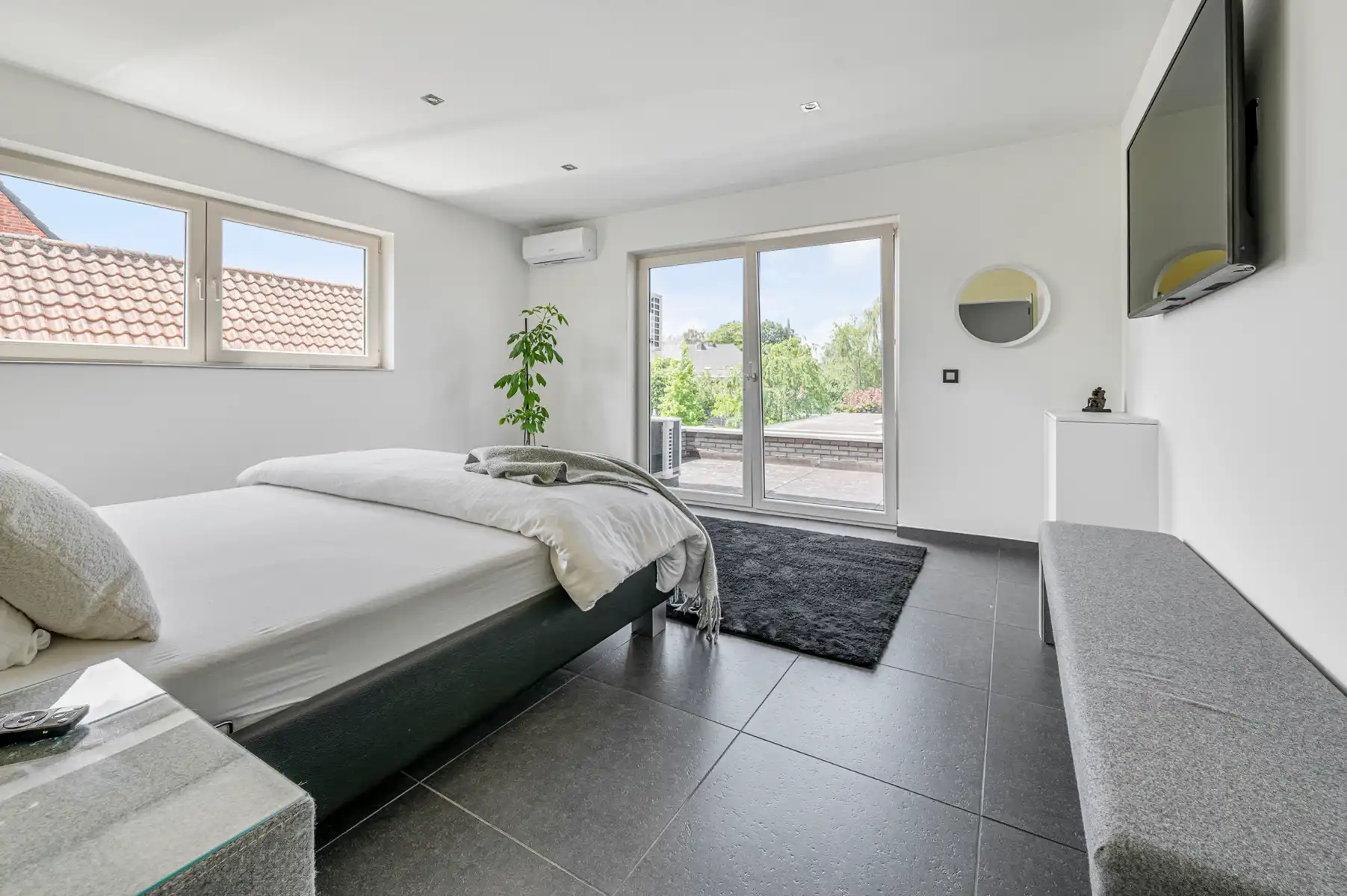 ruime woning met 7 slaapkamers, garage en prachtige tuin foto 10
