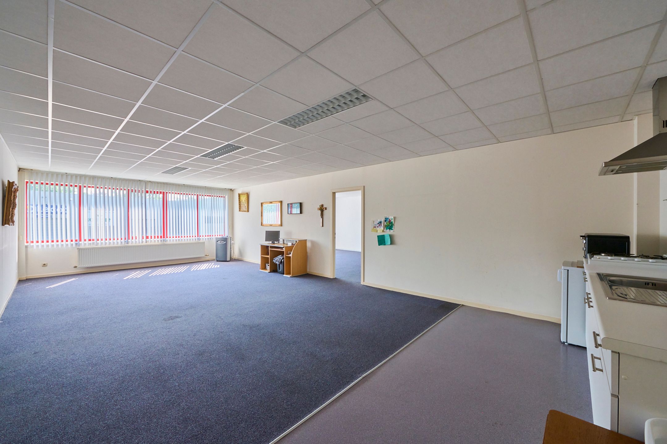  TE HUUR- HAL & KANTOOR in topconditie foto 26