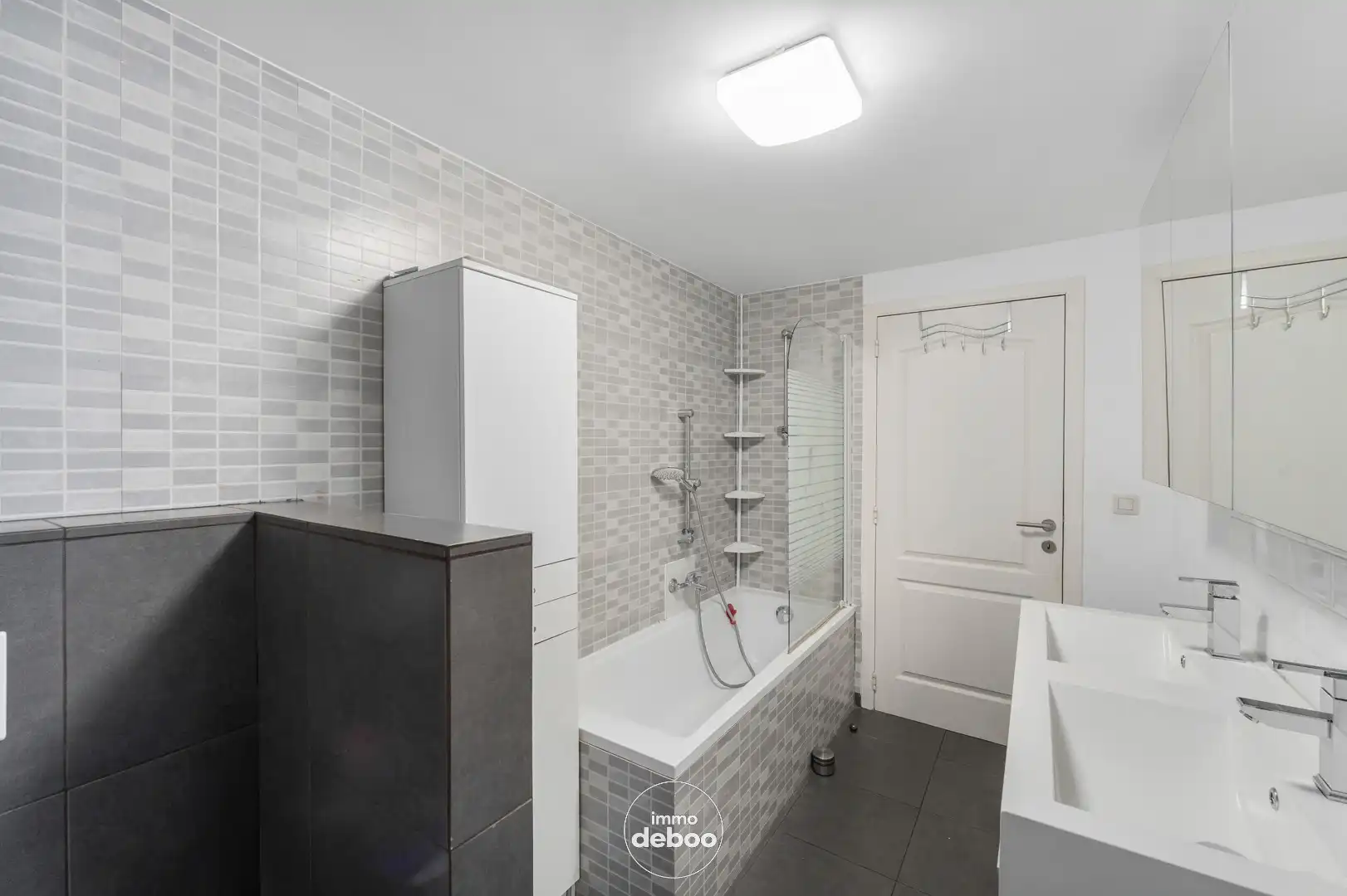 Verzorgde rijwoning met ruime garage foto 15