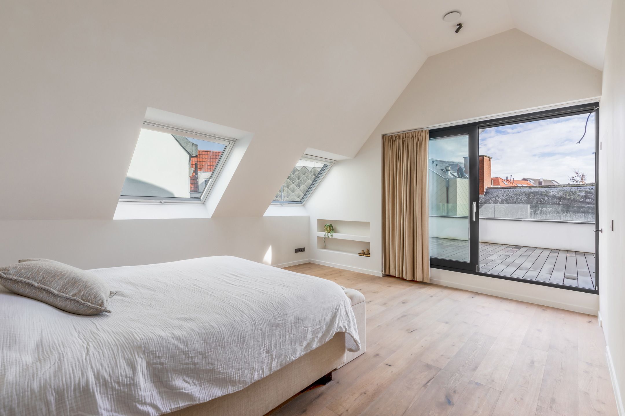 Penthouse met zeer ruim terras( 30m²), privé lift en spa foto 26