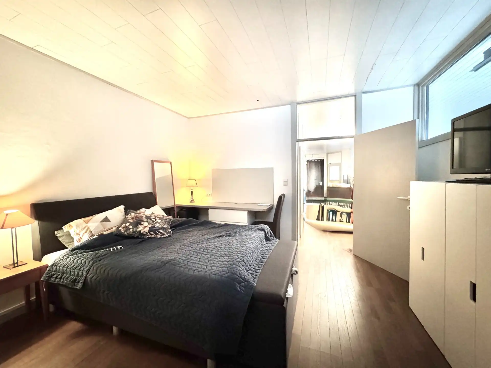 GELIJKVLOERS 1-SLAAPKAMER-APPARTEMENT NABIJ STATION foto 5