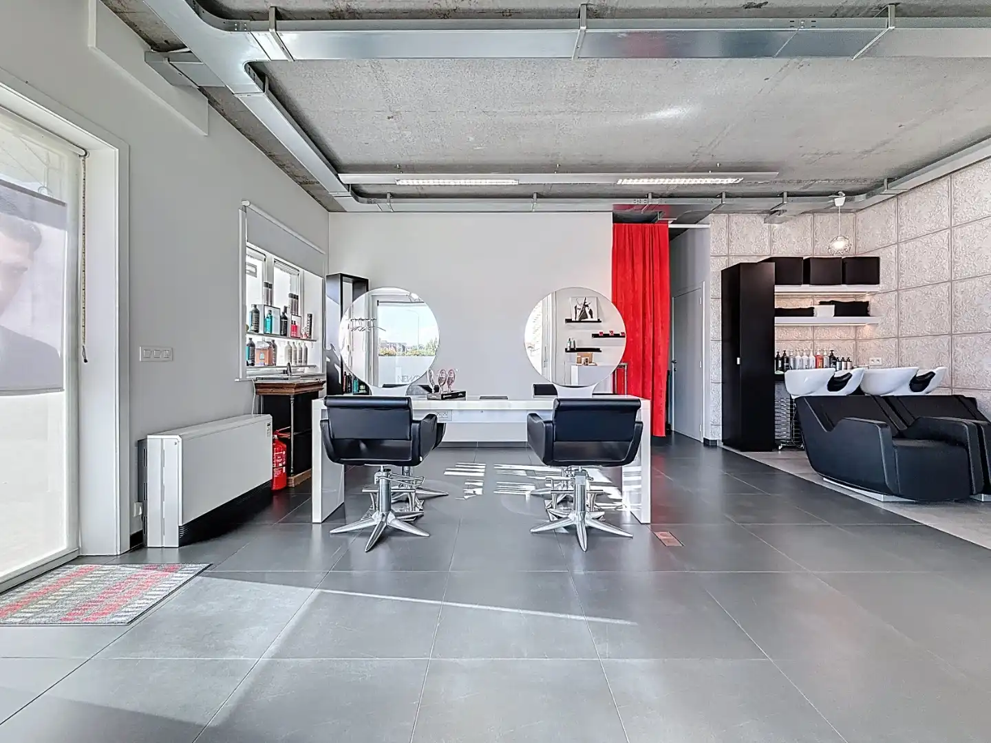 Handelspand op commerciële topligging nabij de zee te Nieuwpoort-Bad. foto 5