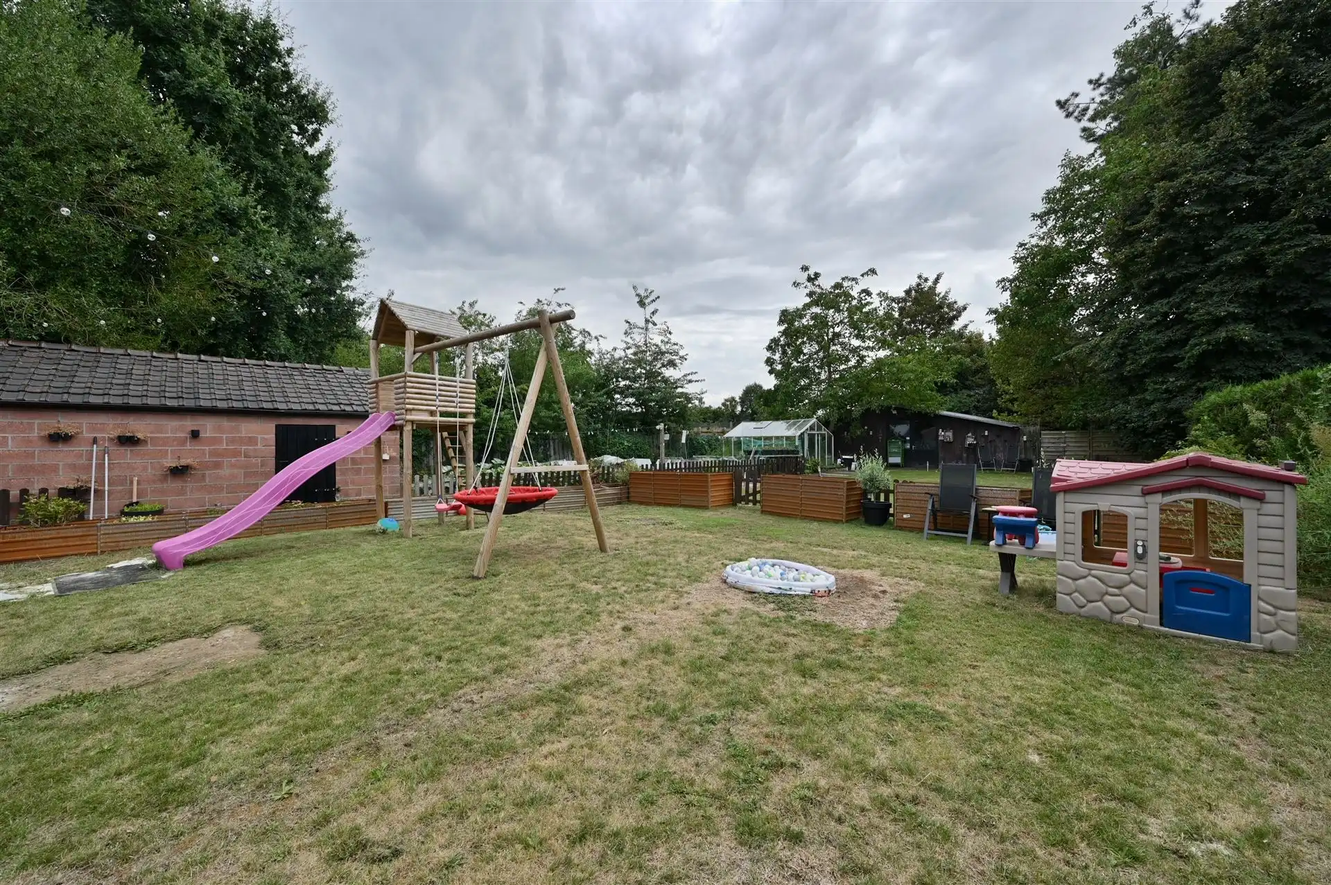 Veelzijdige woning met 5 slpks en bijgebouw van ca. 150 m² foto 24