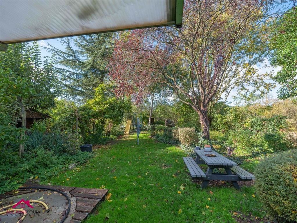Vrijstaande woning op ruim perceel foto 38