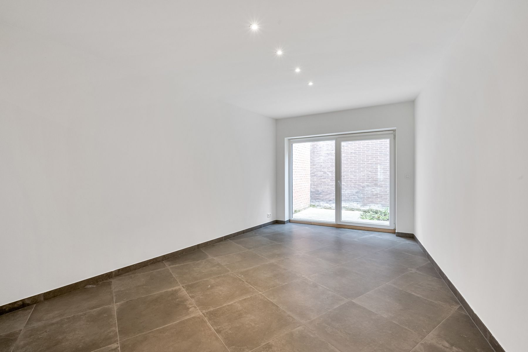 Lichtrijk gelijkvloers appartement met terras op toplocatie! foto 10