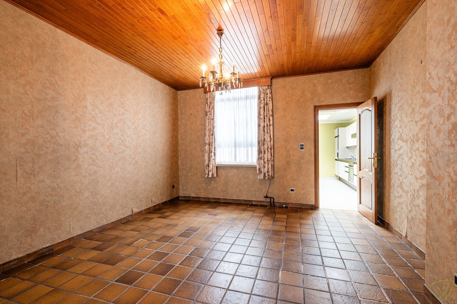 Te renoveren stadswoning met potentieel in hartje Eeklo foto 6