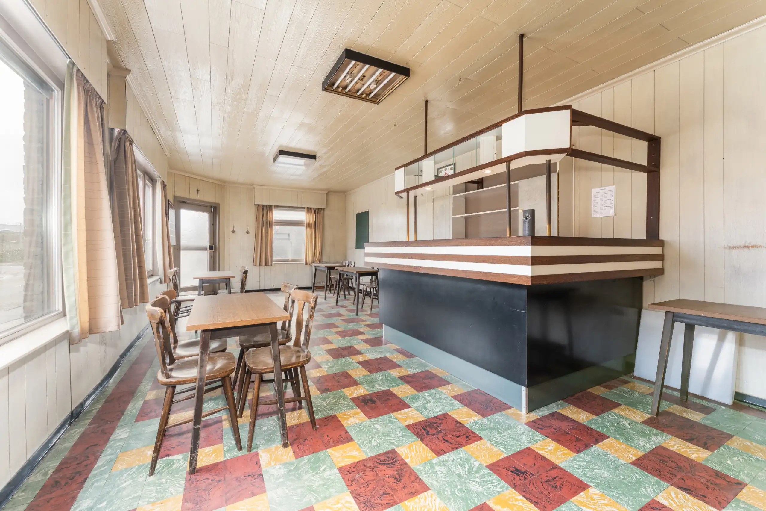 Voormalig te renoveren handelspand met woonst foto 2