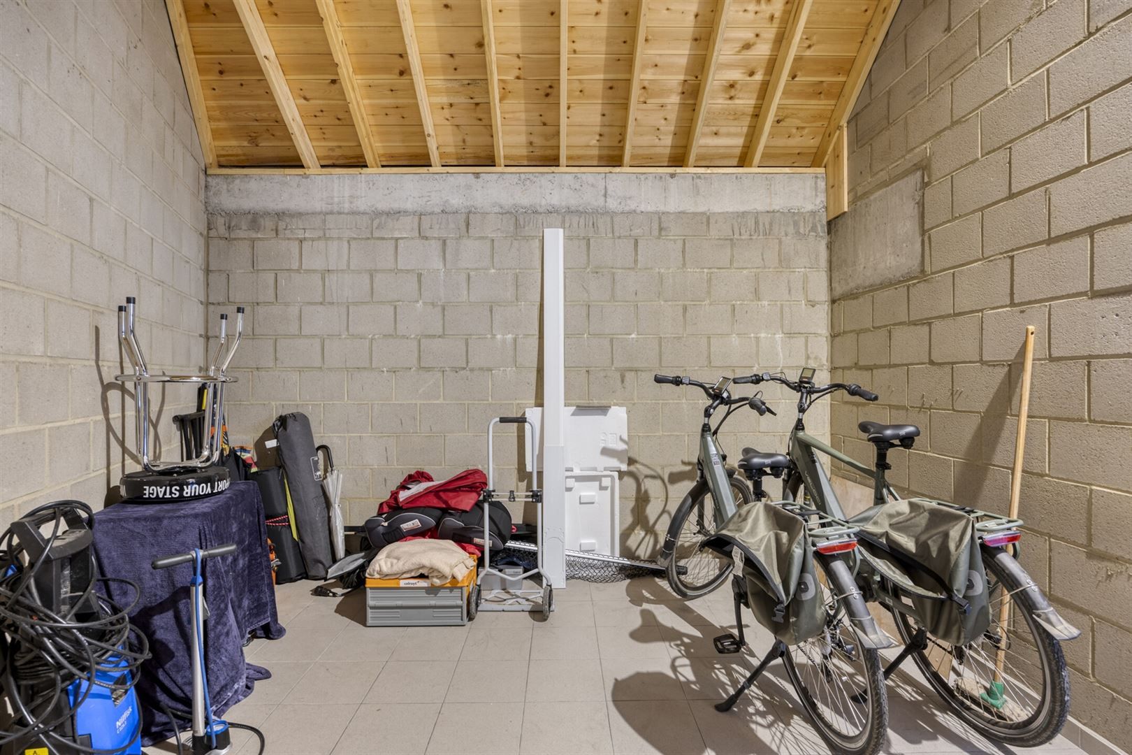 TE KOOP: Recente halfopen woning met tuin in Hoepertingen! foto 28