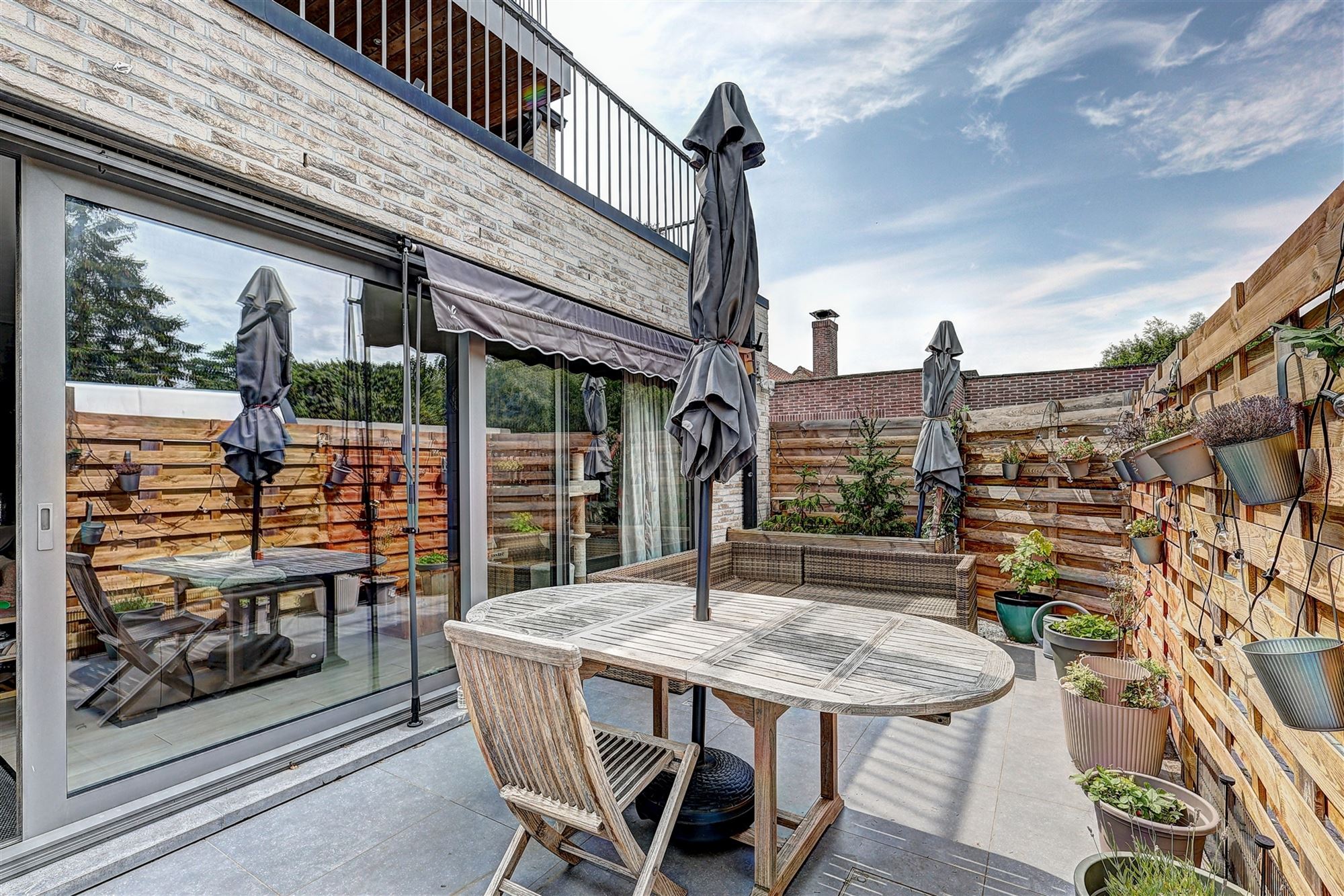 Ruim gelijkvloers appartement met terras en garage foto 13