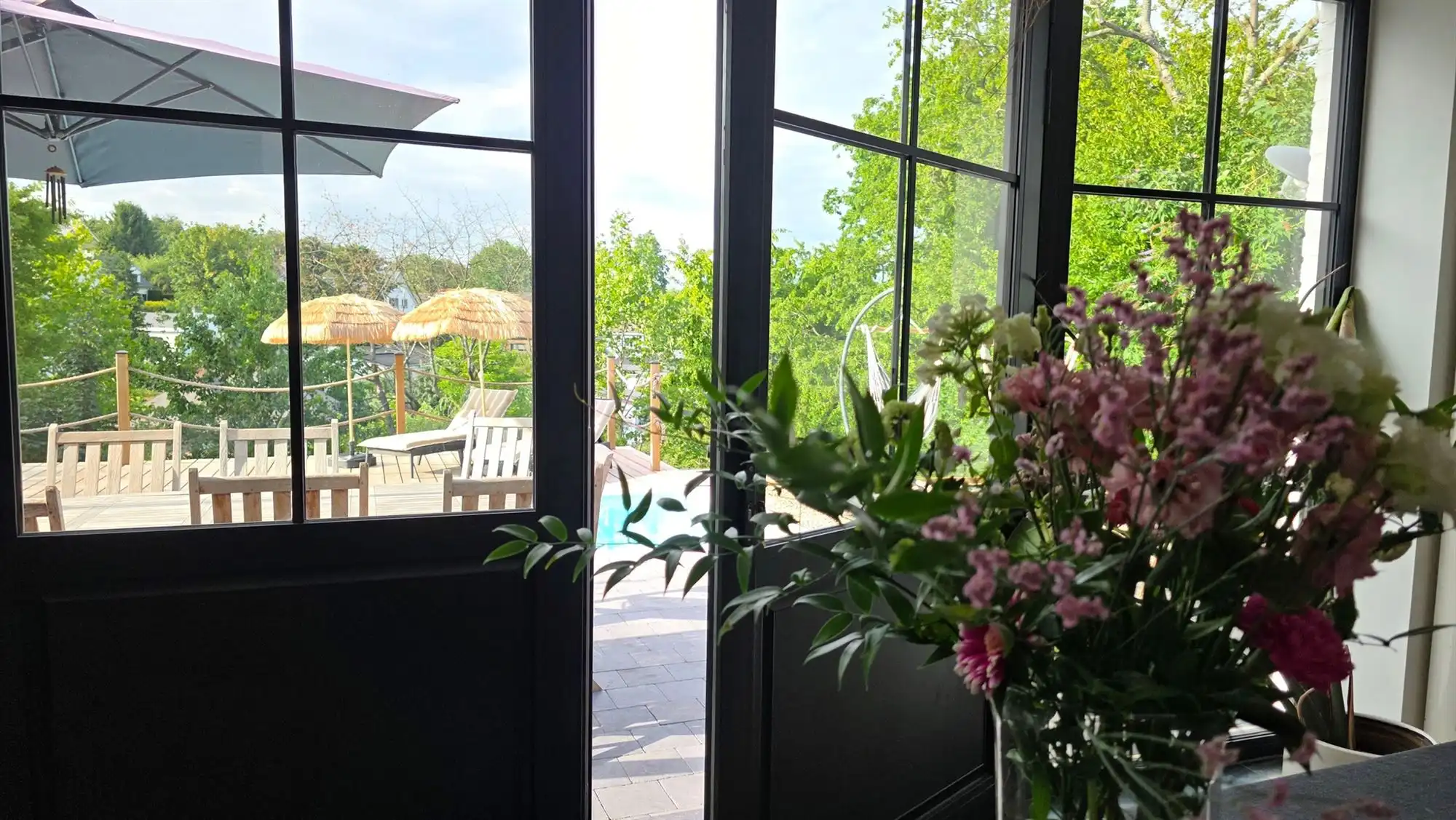 Schitterende woning met fantastische tuin foto 4