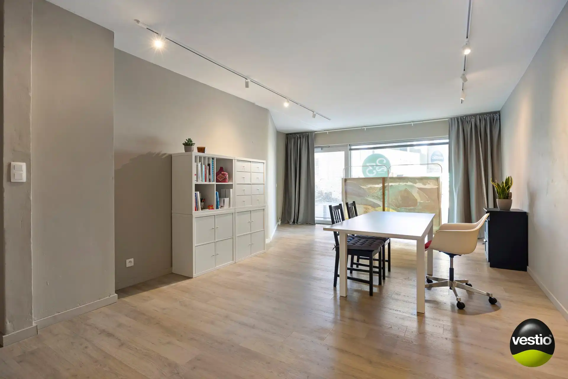 Leuke, gerenoveerde handelsruimte (ca. 80 m²) aan het Capucienenplein! foto {{pictureIndex}}