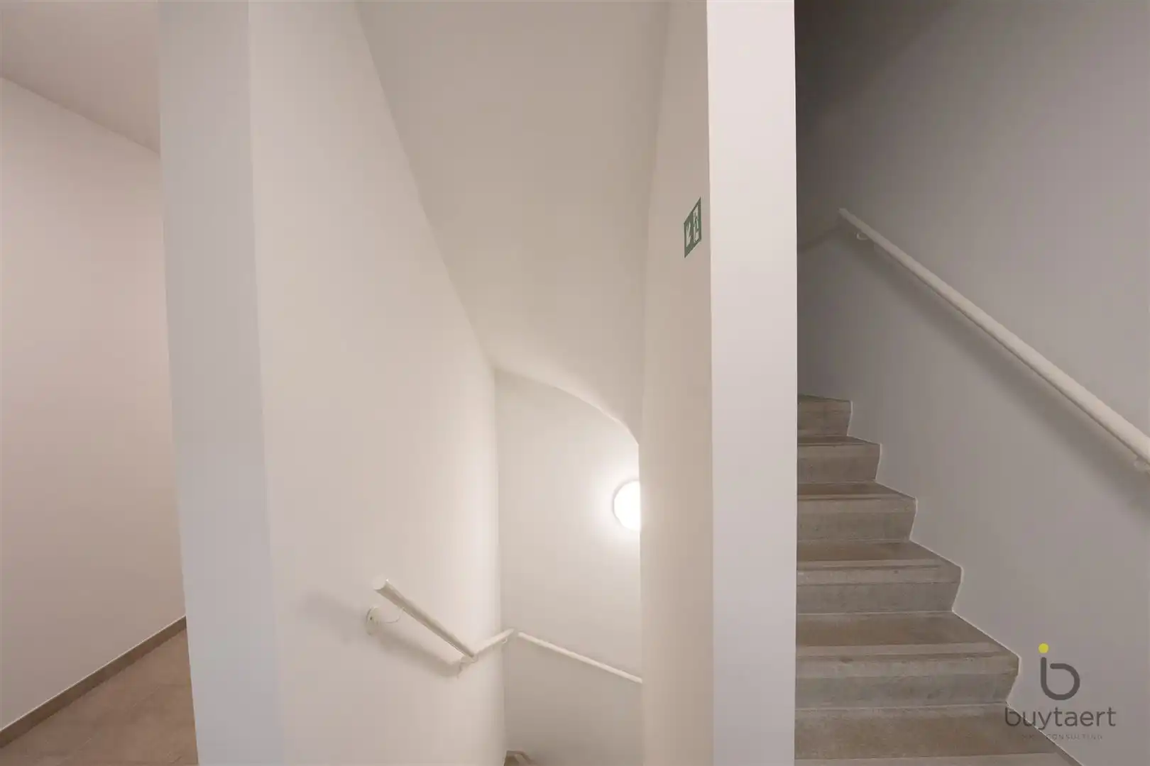 Nieuwbouw appartement met ruim terras en parking te Zoersel. foto 29