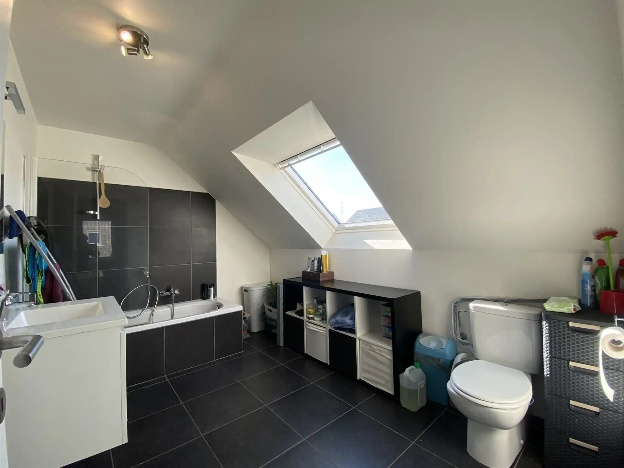 Halfopen bebouwing met drie slaapkamers in rustige woonwijk foto 9