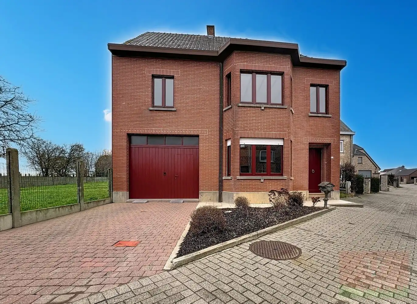 Ruime eengezinswoning met 4 slaapkamers, garage en mooie tuin foto 29