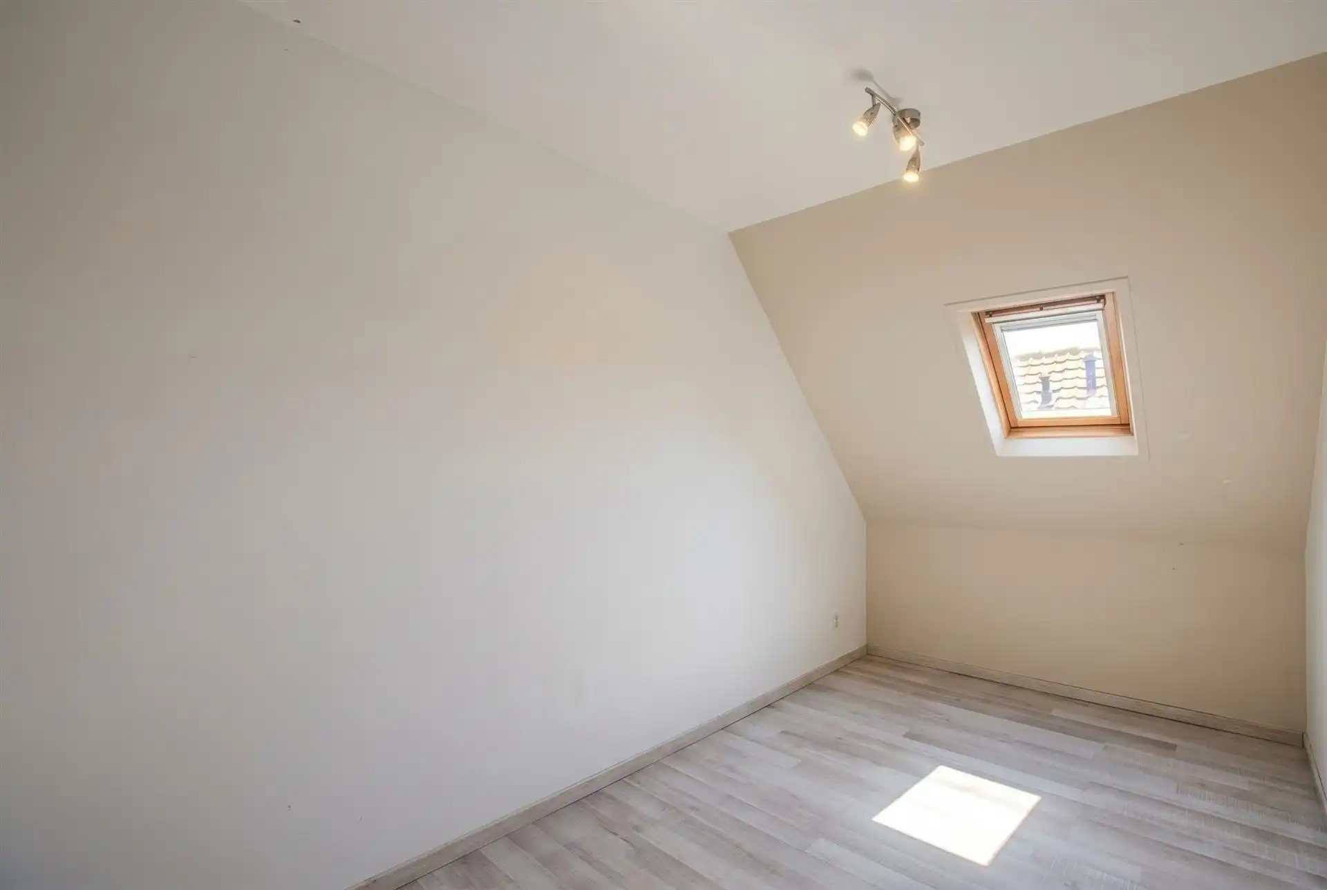 Ruime woning met zuid-gerichte tuin. foto 8