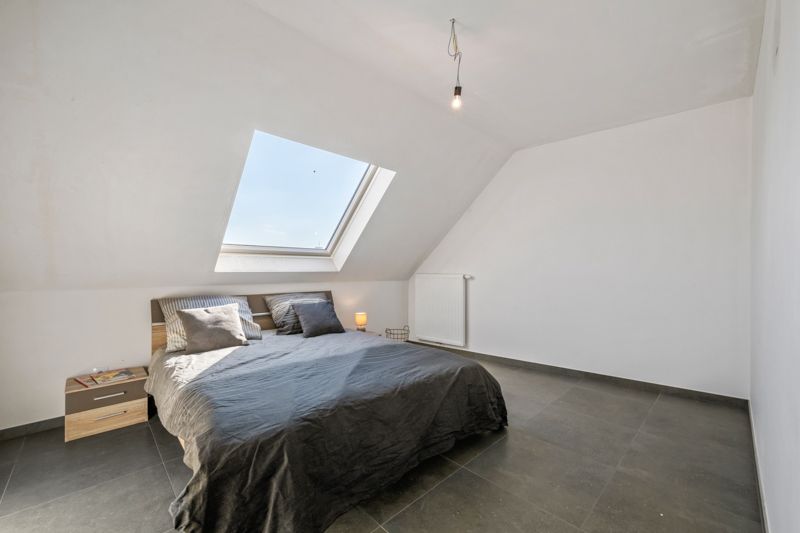 Roeselare nabij Station : Penthouse appartement met 2 slpks en zolder op de derde verdieping van een nieuw gebouwde Residentie genaamd "Residentie Arena" opp 110 m² foto 2