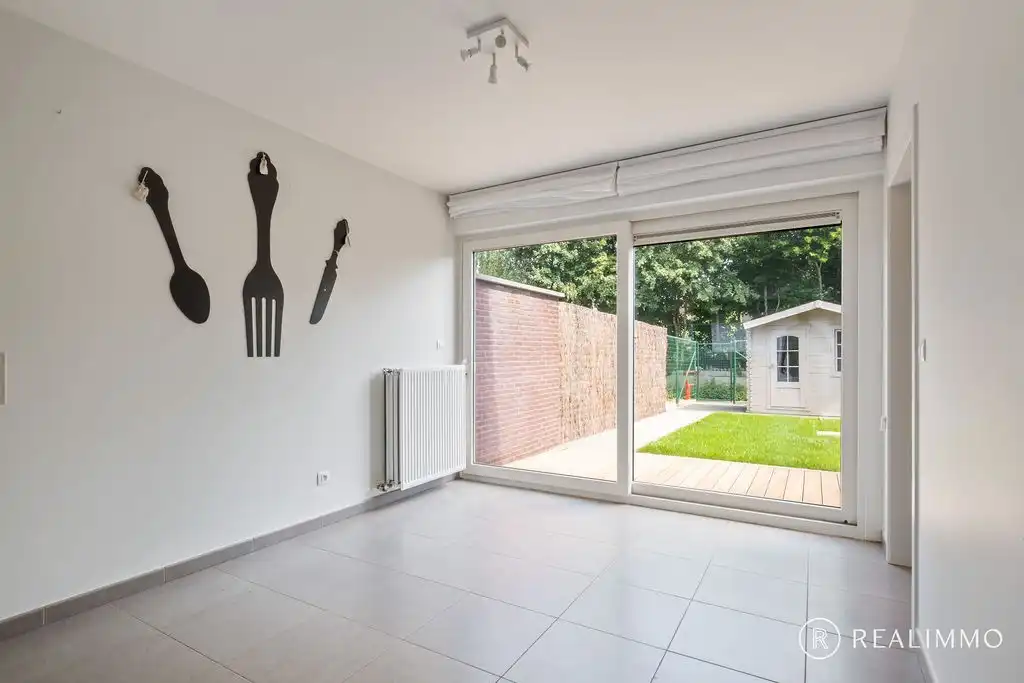 Recente halfopen bebouwing met 3 slaapkamers foto 9