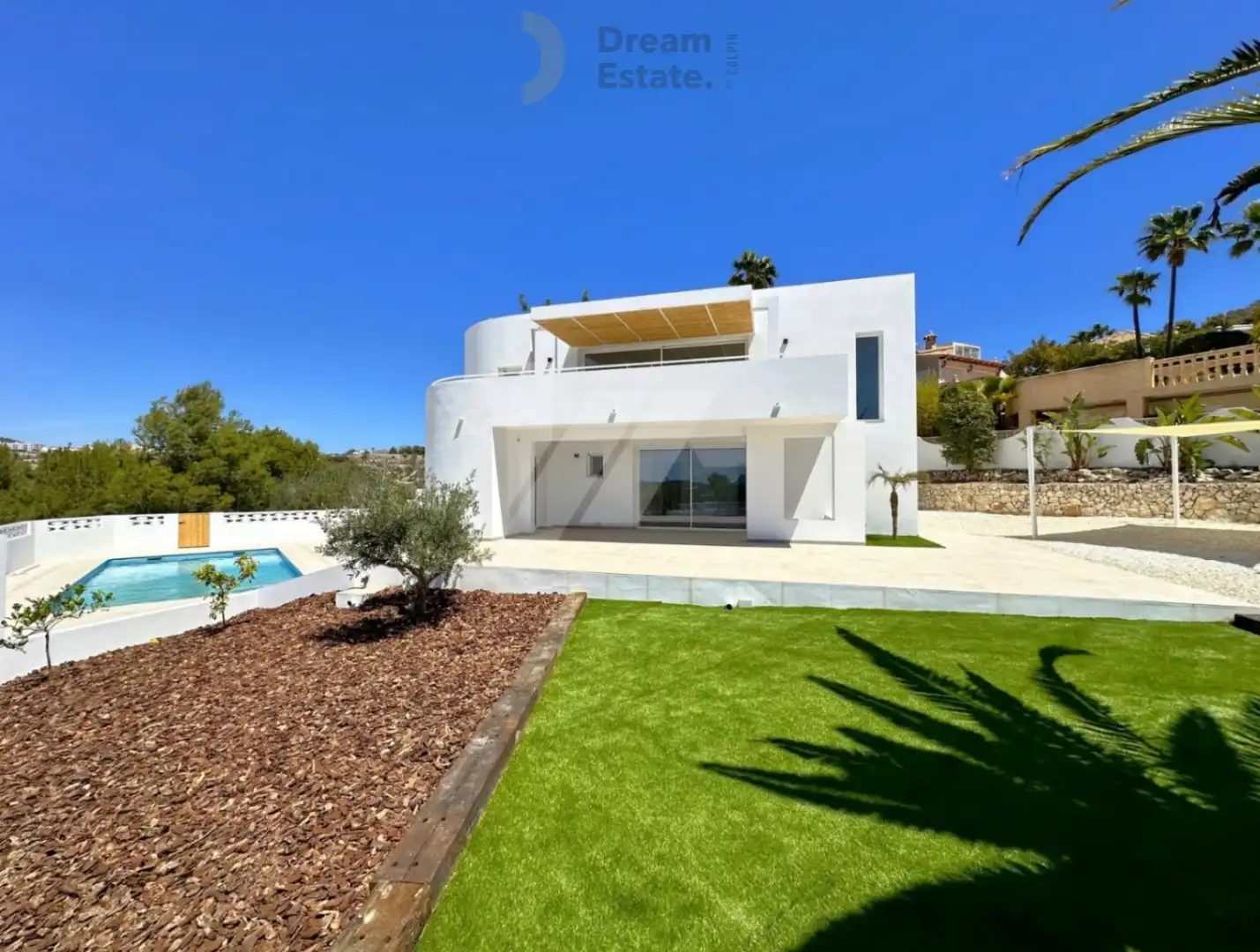 Mediterrane droomvilla in Ibiza-stijl met zeezicht foto {{pictureIndex}}