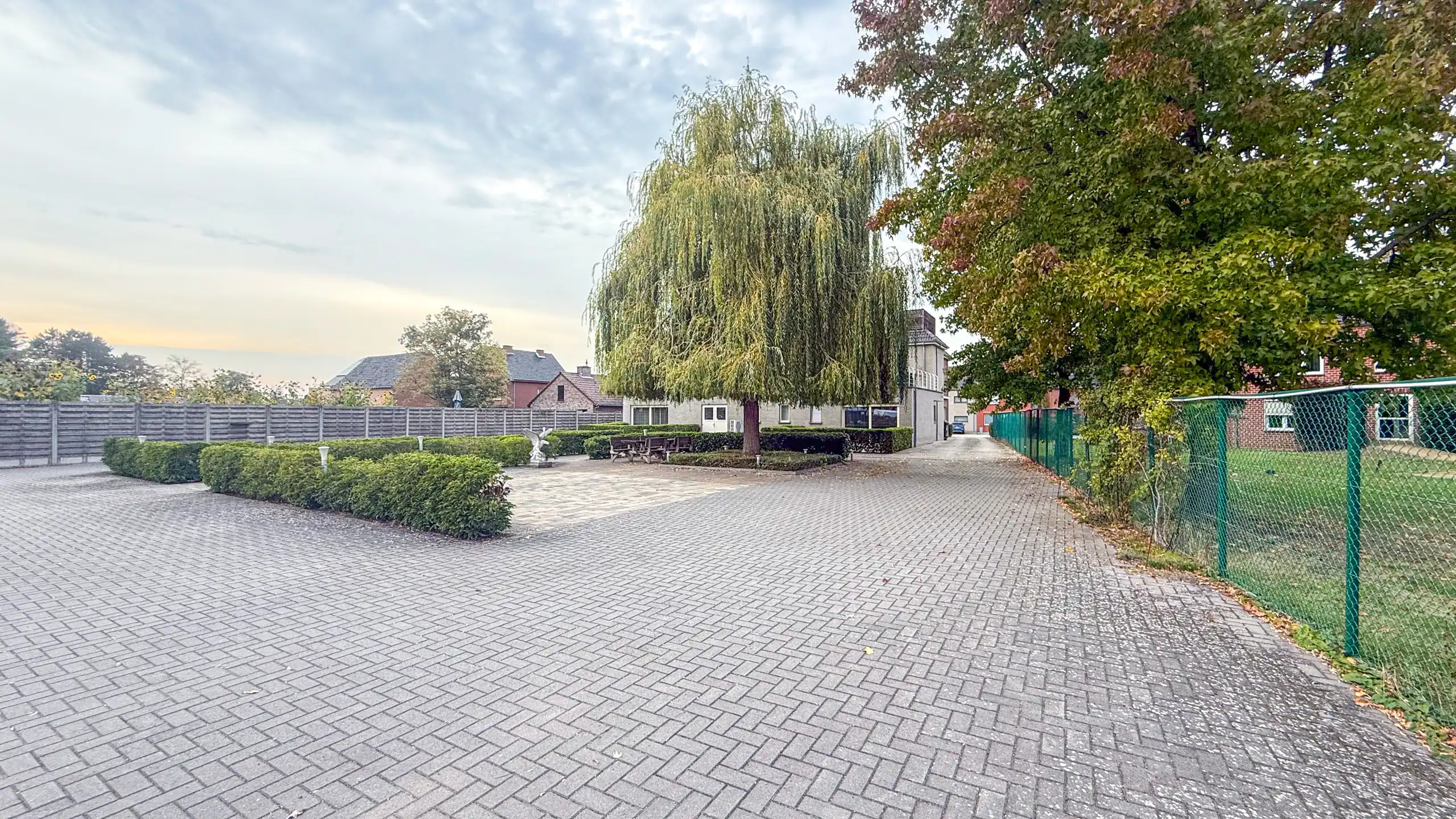 Veelzijdig investeringspand met 10 kamers, lift en kelder! foto 123