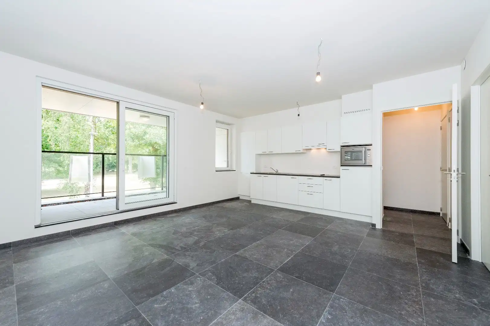 GEZELLIG APPARTEMENT IN HARTJE ROESELARE VOORZIEN VAN ALLE COMFORT! foto 3