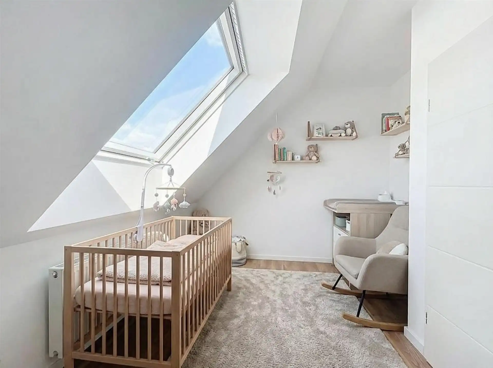 Energiezuinige gezinswoning met 3 slaapkamers, 2 badkamers en ruime tuin op toplocatie foto 11