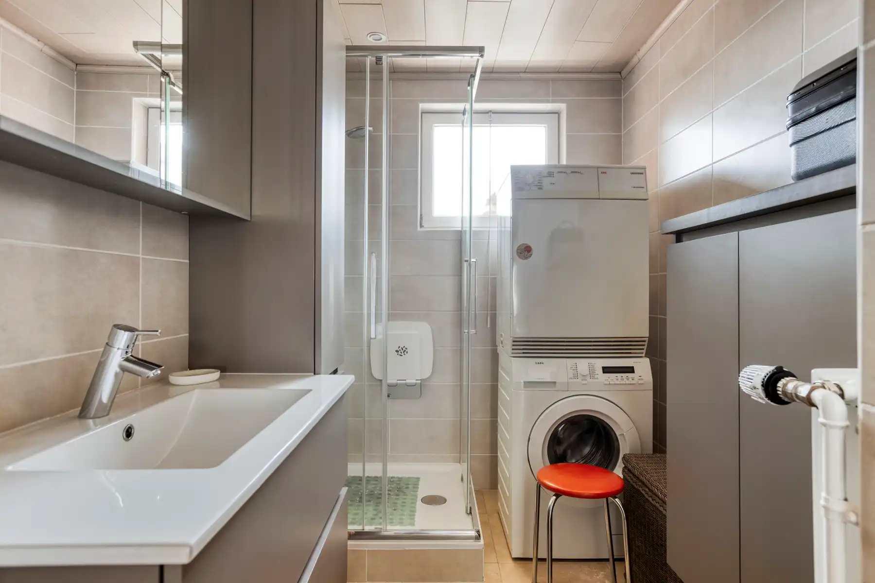 Instapklaar appartement met grote garage !! foto 6