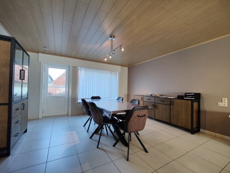 Beselare – Ruime halfopen bebouwing met 4 slaapkamers en garage foto 2
