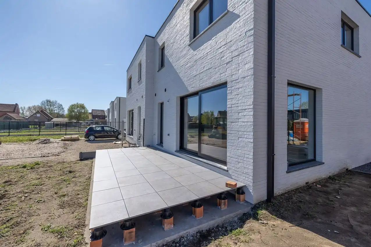 Kwalitatief afgewerkte nieuwbouwwoning met 3 slk. foto 36