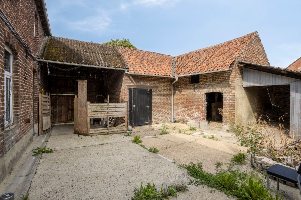 Te renoveren hoevewoning in landelijke omgeving foto 17