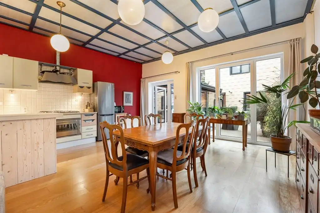 Polyvalente ruimte ingedeeld als appartement foto {{pictureIndex}}