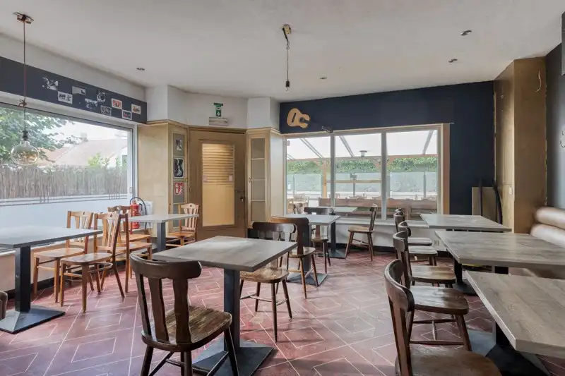 Commercieel pand met woonst en feestzaal op zichtbare locatie te Tielt 🏠 foto 4