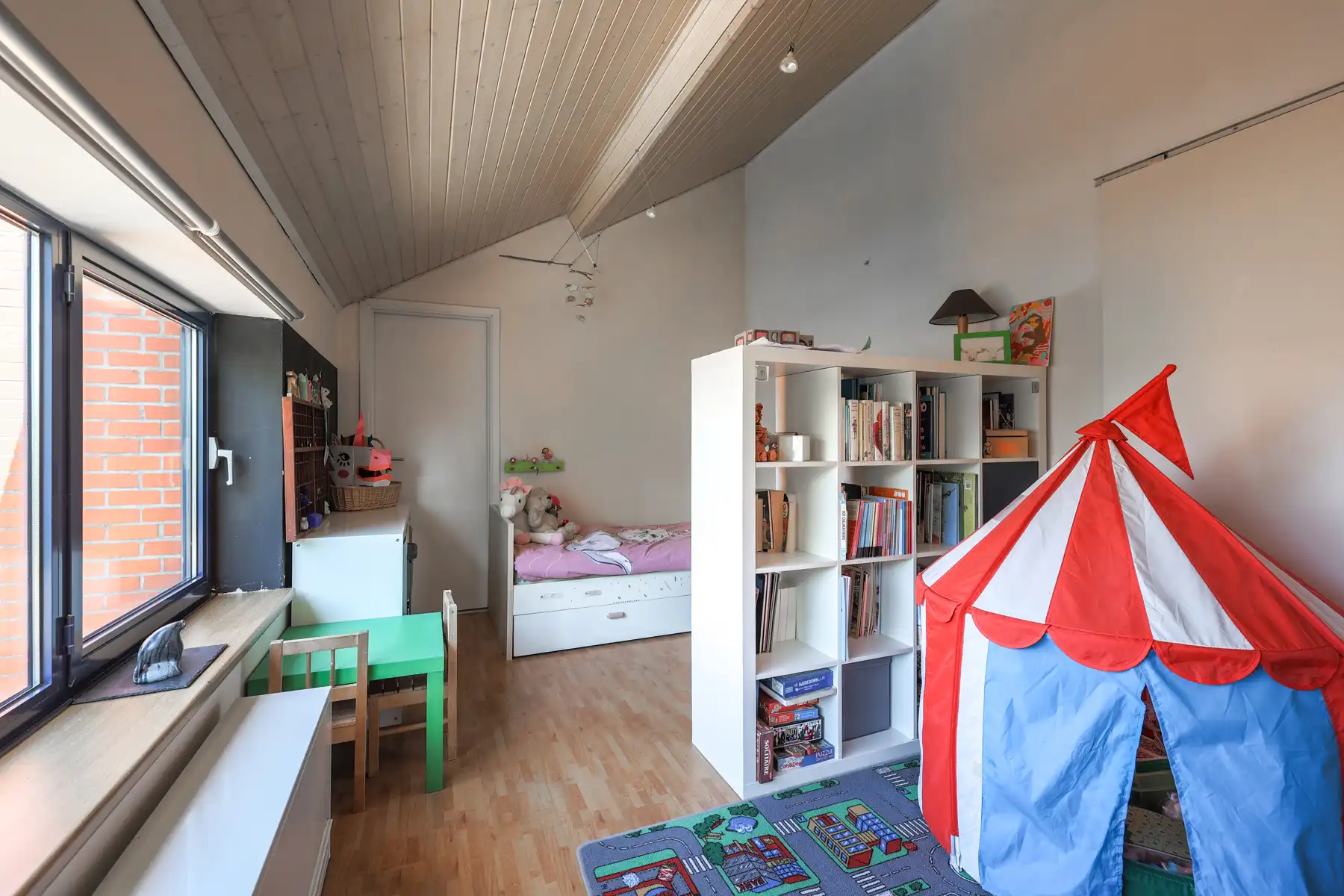 Vrijstaande woning op uniek perceel met zwembad foto 20