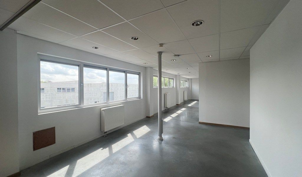 Bedrijfsgebouw met laadkade te koop in Zottegem foto 12