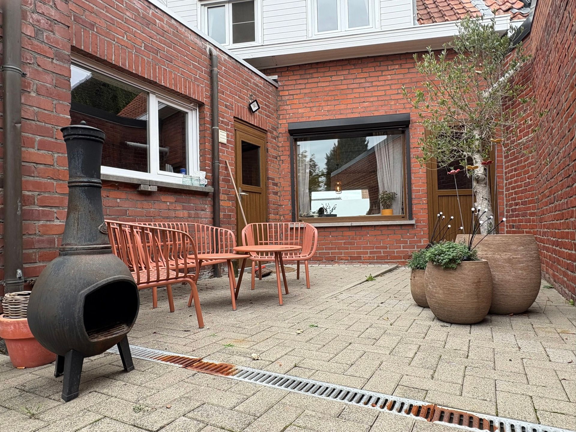 Centraal gelegen rijwoning met tuin foto {{pictureIndex}}