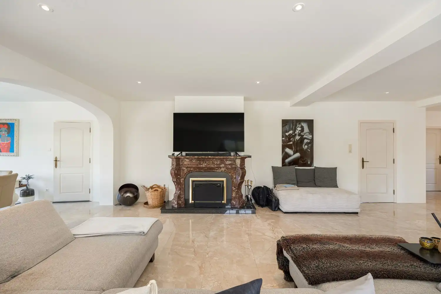 Exclusieve villa met royale leefruimtes op een unieke locatie foto 5