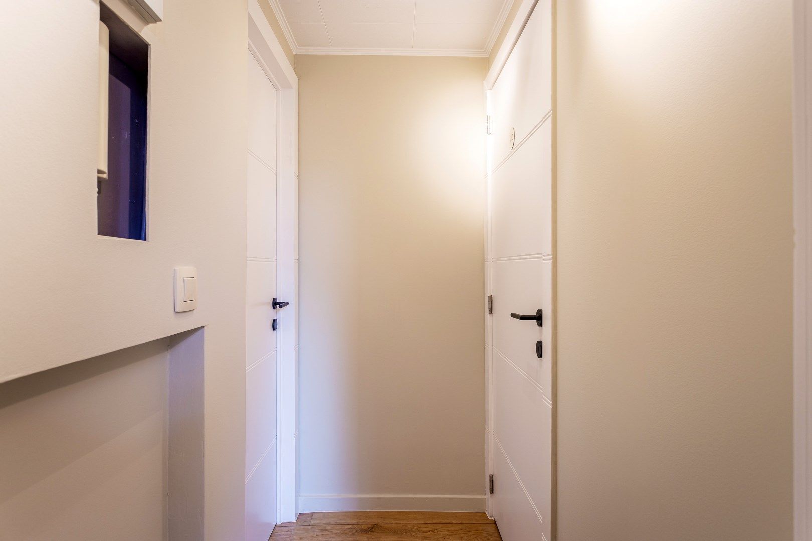 Gerenoveerd (2025) gelijkvloers appartement met 1 slaapkamer en ruime kelderberging foto 3