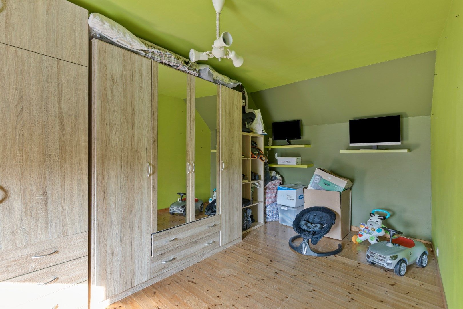 Te renoveren woning  met 3 slaapkamers en tuin in Lochristi. foto 12
