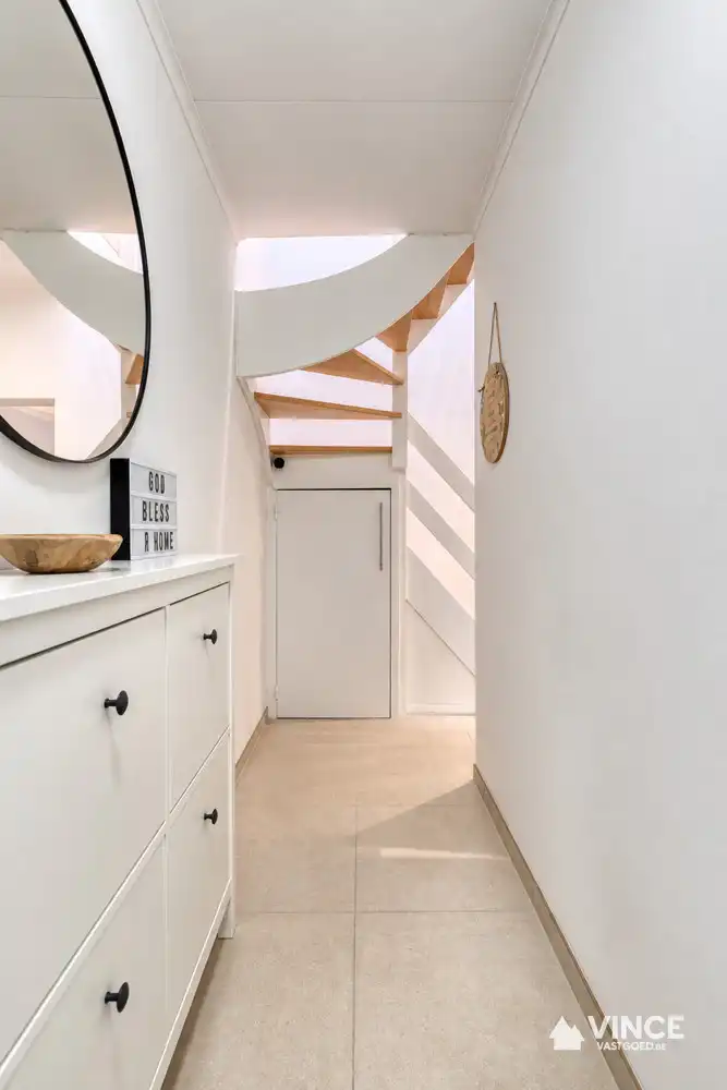 Volledig gerenoveerde en instapklare woning met terras foto 7