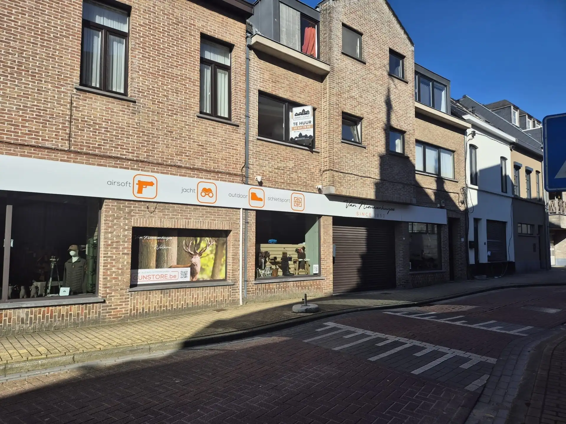 Zeer centraal gelegen appartement met terras. foto {{pictureIndex}}