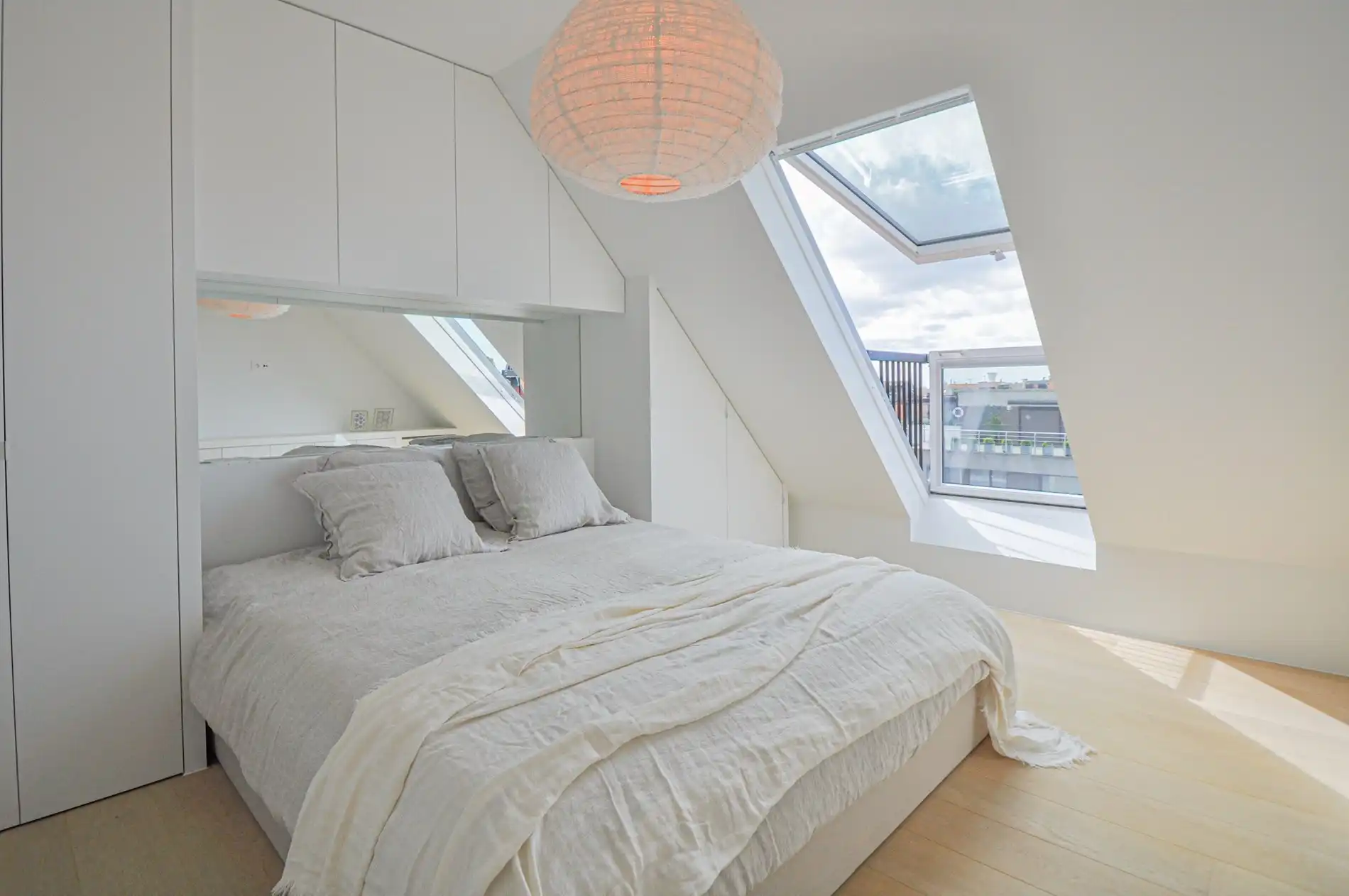 Volledig gerenoveerd appartement met een ruim zonneterras. foto 12