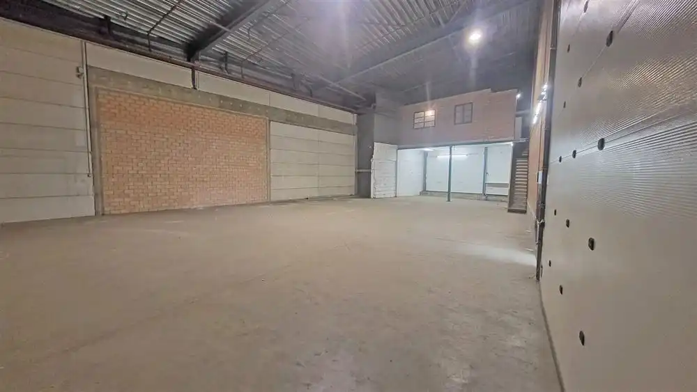 Opslag + kantoor + parking te Deurne foto 7