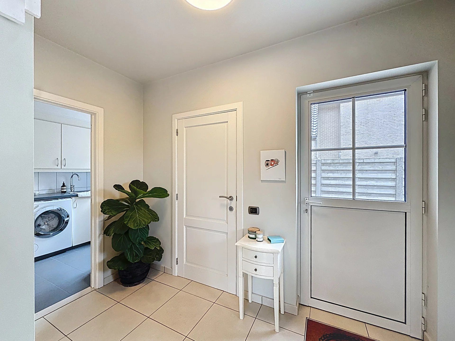 Prachtige landelijke gelegen vrijstaande woning uit 2001, gelegen op een perceel van 16a 43ca. Deze woning biedt comfort, ruimte en privacy met hoogwaardige afwerking en moderne gemakken. foto 17